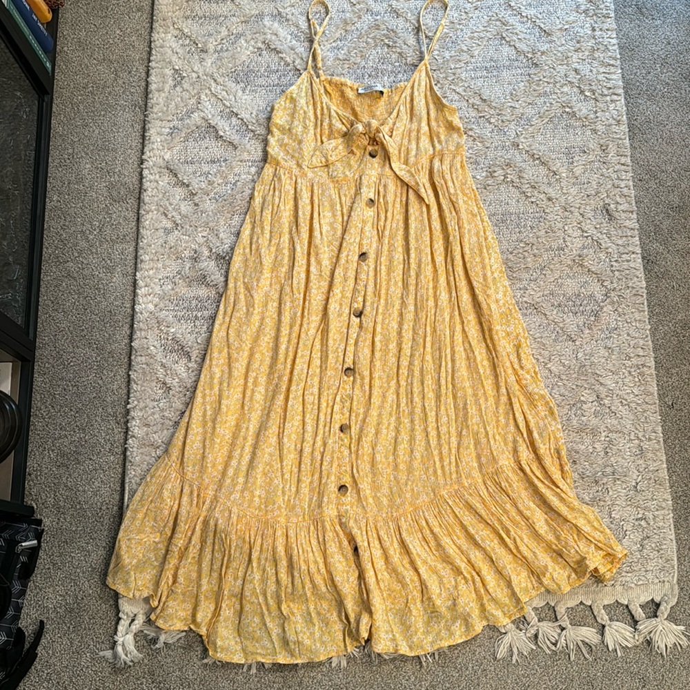 Mint condition Super cute button up, empire waist sundress. Yellow sundress L
